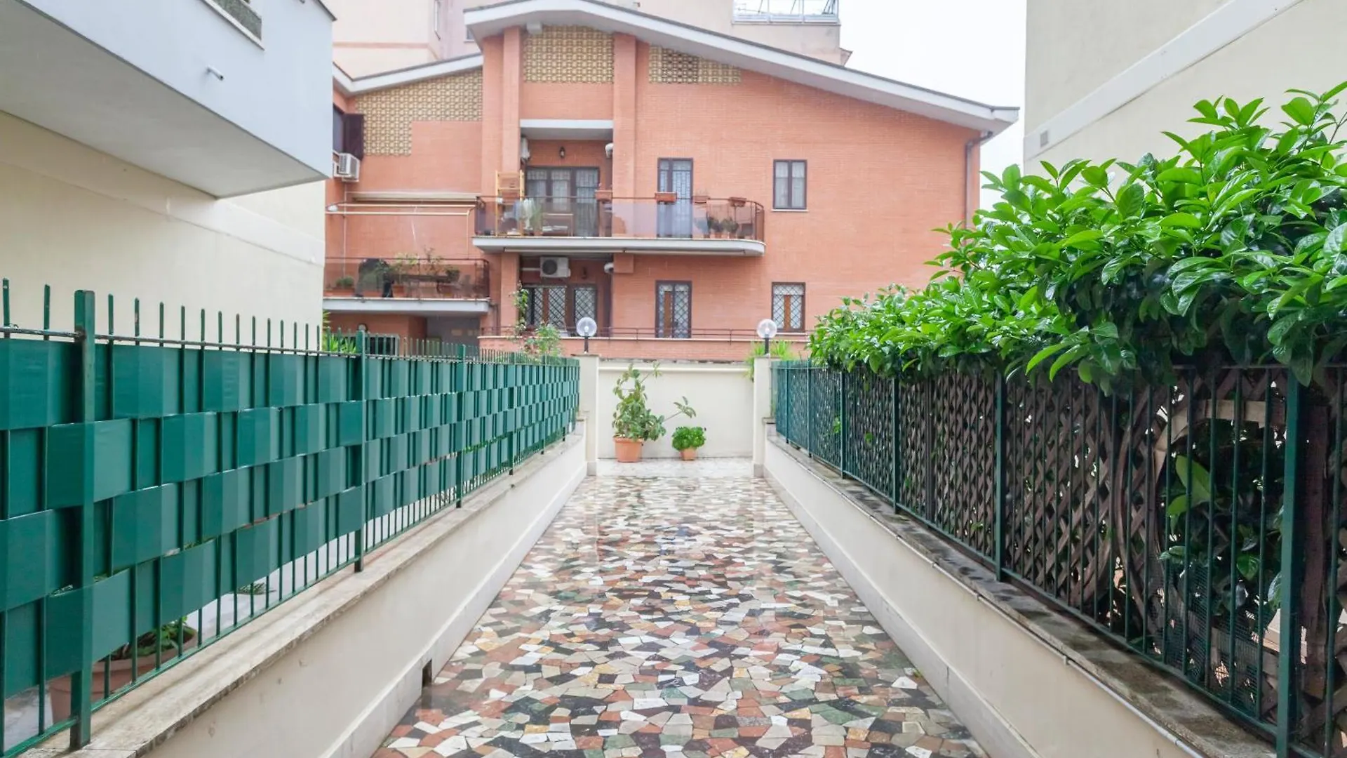 Elegant Apartment Metro A - By Openroma  Rome